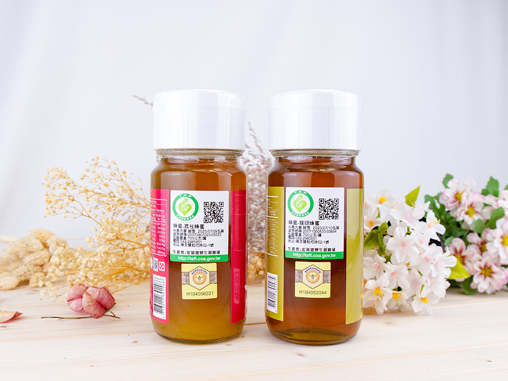 蜂蜜請購買經第三方檢驗符合CNS1305國家標準, 並具有「國產蜂產品證明標章」的蜂蜜,才是真正的純正台灣國產蜂蜜唷!>